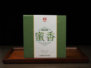 Front view of the green and gold outer gift packaging box for 2021 Dayi Mi Xiang Raw Puerh Tea, Batch 2101.
