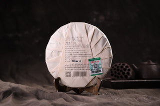 Back of the 2019 Bojun Ripe Pu-erh 500g cake, showing producer label, weight, 2019 production date, and the green Rongshi seal.