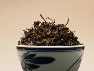 Close-up dry leaf texture of 2024 Bulang Mountain bold ripe pu-erh