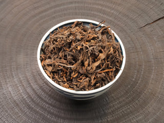 Top-down view of 2024 Bulang Mountain bold ripe pu-erh loose leaf tea