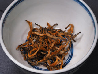 Deep fermented golden buds of Crimson Dianhong Black Tea in gaiwan