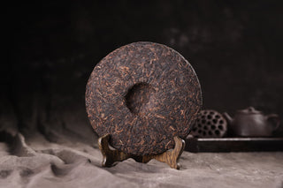 Inner paper of the 2019 Bojun 500g cake with product story and Mengku large-leaf origin. (inferred)