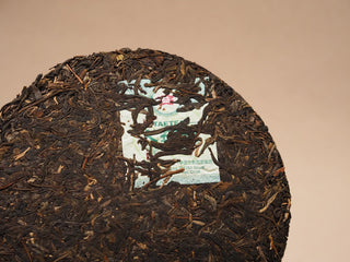 Close-up detail of compressed tea leaves on 2019 Dayi 8542 raw puerh cake