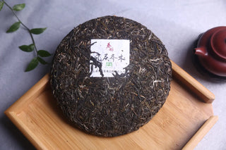 Full view of the dry tea cake surface, showing well-preserved leaf structures and silver buds.