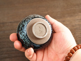 Unglazed base of a Xiang Lu Jianzhan tea bowl with maker's mark, throwing rings, and trimmed foot ring typical of handcrafted Jianyang pottery.