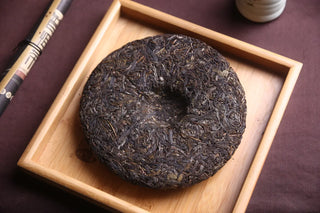 High-Quality Pressed Dahusai Gushu Raw Pu-erh Tea Cake, Deep Color and Tight Texture