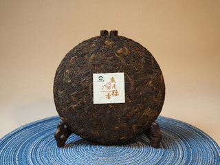 Back side and compressed texture of The Patient Years 2005 Lincang Shou Pu-erh tea cake
