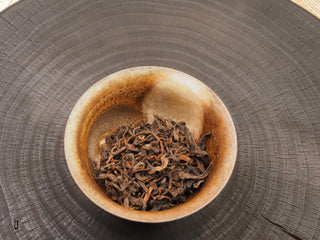 2024 Bulang Mountain bold ripe pu-erh loose leaves inside a steeping vessel