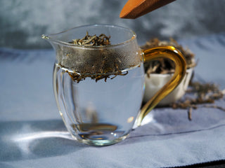 Brewing process of Special Grade Yellow Tea from Yunnan Puer region.