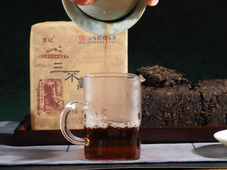 A clear view of the rich amber tea liquor from the 2018 aged Hei Cha, reflecting its smooth maturation.
