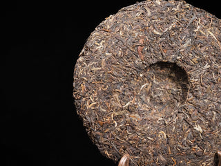 Close-up of the reverse side of 2016 Dayi 7532 sheng Puerh cake, highlighting the blended high-grade young tea buds and leaves.