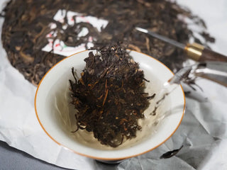 Pouring hot water into a gaiwan brewing Sticky Rice Aroma Raw Pu-erh Cake 2013 200g