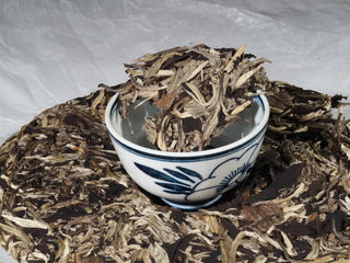 Single piece of Yunnan Jinggu White Peony Tea Cake 357g placed in a gaiwan, ready for infusion