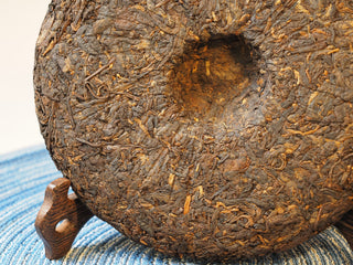Solid back profile and tight compression lines of the 2005 Lincang aged Shou Pu-erh cake