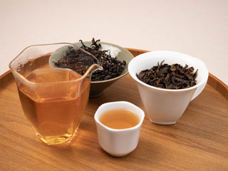 Yunnan Golden Empress Oolong tea set featuring brewed liquor and dry leaves