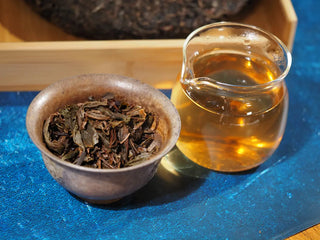 Spring Ming 2017 Aged Sheng Pu-erh Tea Cake – 400g (Lincang, Yunnan) brewed in a gaiwan with a gongdao cup, showing bright tea liquor and leaf base.
