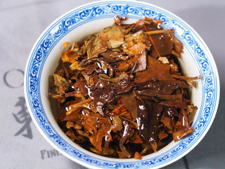 Yunnan High Mountain Wild Ancient Tree Shoumei White Tea (2019) fully steeping in a gaiwan