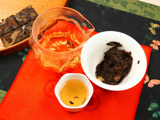 Complete gongfu tea setup for 2024 Shou Mei and Chen Pi waffle cake: fairness pitcher, tasting cups, gaiwan and cake on wooden tray.