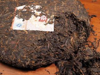 Pried loose tea leaves of 2006 Dayi 7572 ripe Puerh ready for brewing