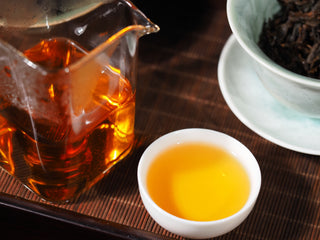 Serving setup of Wild Wilderness Dianhong Black Tea in gaiwan