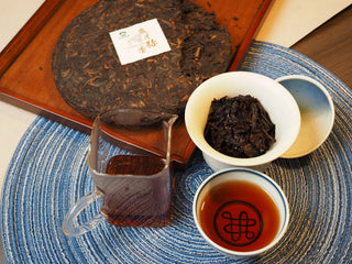 Traditional Gongfu tea session setup featuring the 2005 Lincang vintage Shou Pu-erh tea cake and brewed liquor