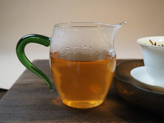 Clear golden-yellow tea liquor of brewed Bulang Mountain raw pu-erh tea
