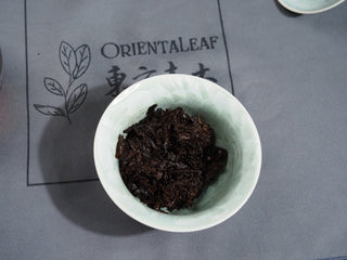 Plump and active wet tea leaves of 2006 Dayi 7572 ripe Puerh inside Gaiwan after first brew