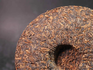 Misty Gold Bud Ripe Pu-erh Tea Cake – Menghai First-Spring-close-up of the tea cake’s back, showcasing beautiful, densely packed golden buds