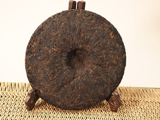 Back of Jing Chang Hao Deep Velvet 2020 ripe Pu-erh tea cake showing dense compressed leaves and the center dimple