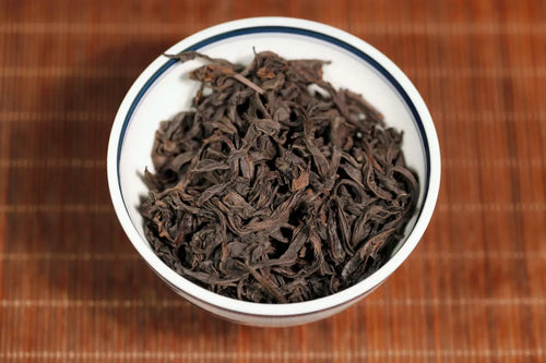Da Hong Pao Zhengyan – stile Shi Ru (coltivato su roccia, aroma floreale e lattiginoso)
