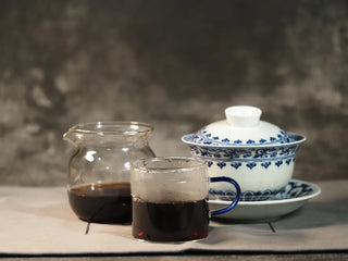 Classic 1973 Large 400g Ripe Pu-erh Tea Cake Menghai brewed tea displayed with gaiwan, fairness cup, and tasting cup showing rich amber liquor
