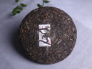 Fengqing Gushu Sheng Cake compressed raw puerh 2016, close-up of aged tea cake texture, raw puerh tea cake