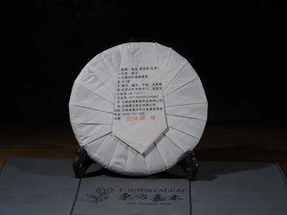 Back view of Hidden Mountain Raw Pu-erh Tea Cake (357g) packaging, highlighting product details and premium small-batch Yunnan Sheng Pu-erh.