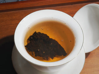 First rinse of the Spring Ming Large 400g Menghai Ripe Pu-erh Tea Cake – 2020 in a gaiwan, awakening the tea leaves.